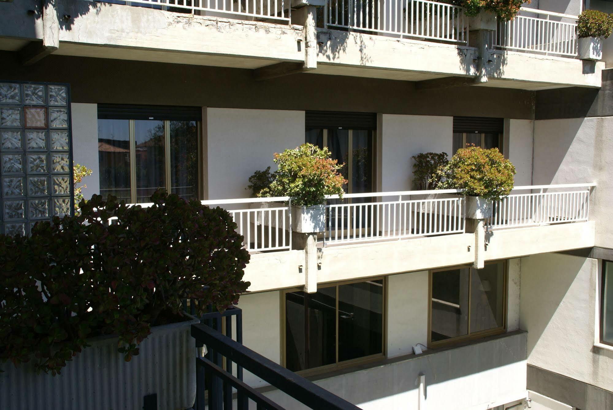Hotel Rasula Alta Gravina di Catania Exterior foto